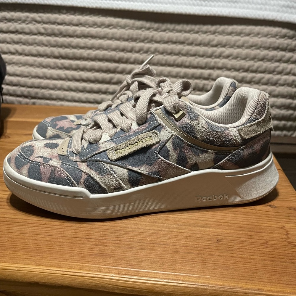 Size 7 leopard print sneaker. Worn a few times